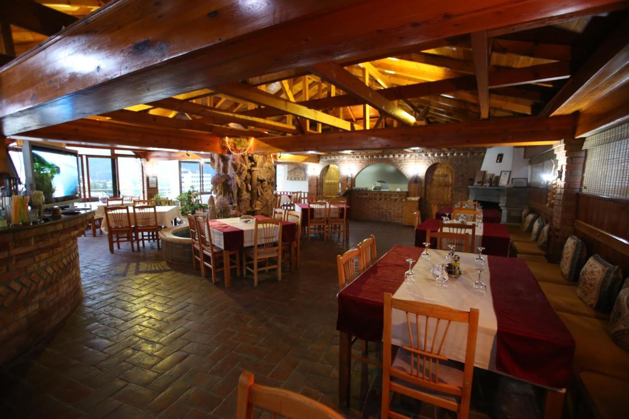 Hotel Pasarela Берат Екстериор снимка