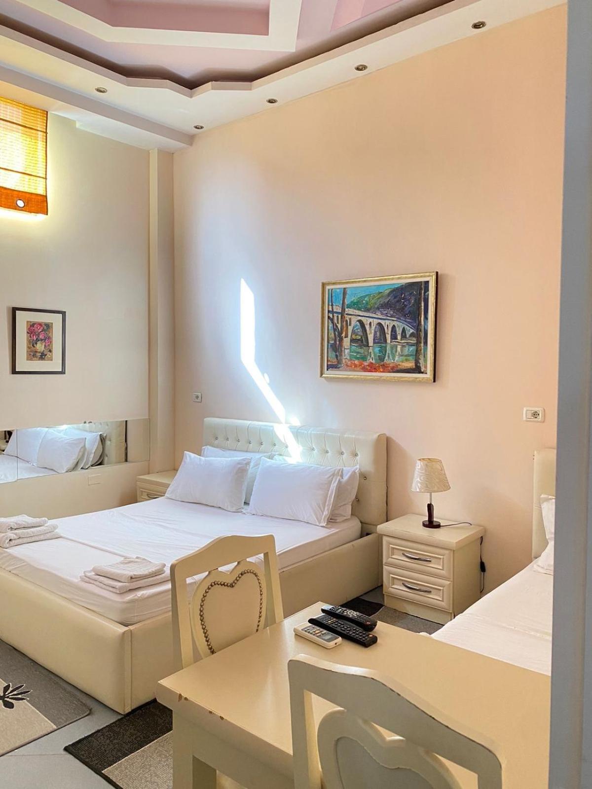 Hotel Pasarela Берат Екстериор снимка