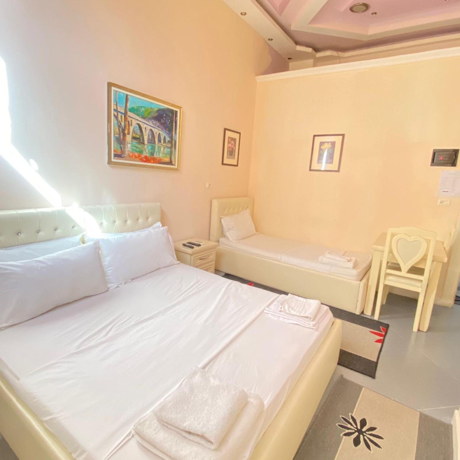 Hotel Pasarela Берат Екстериор снимка