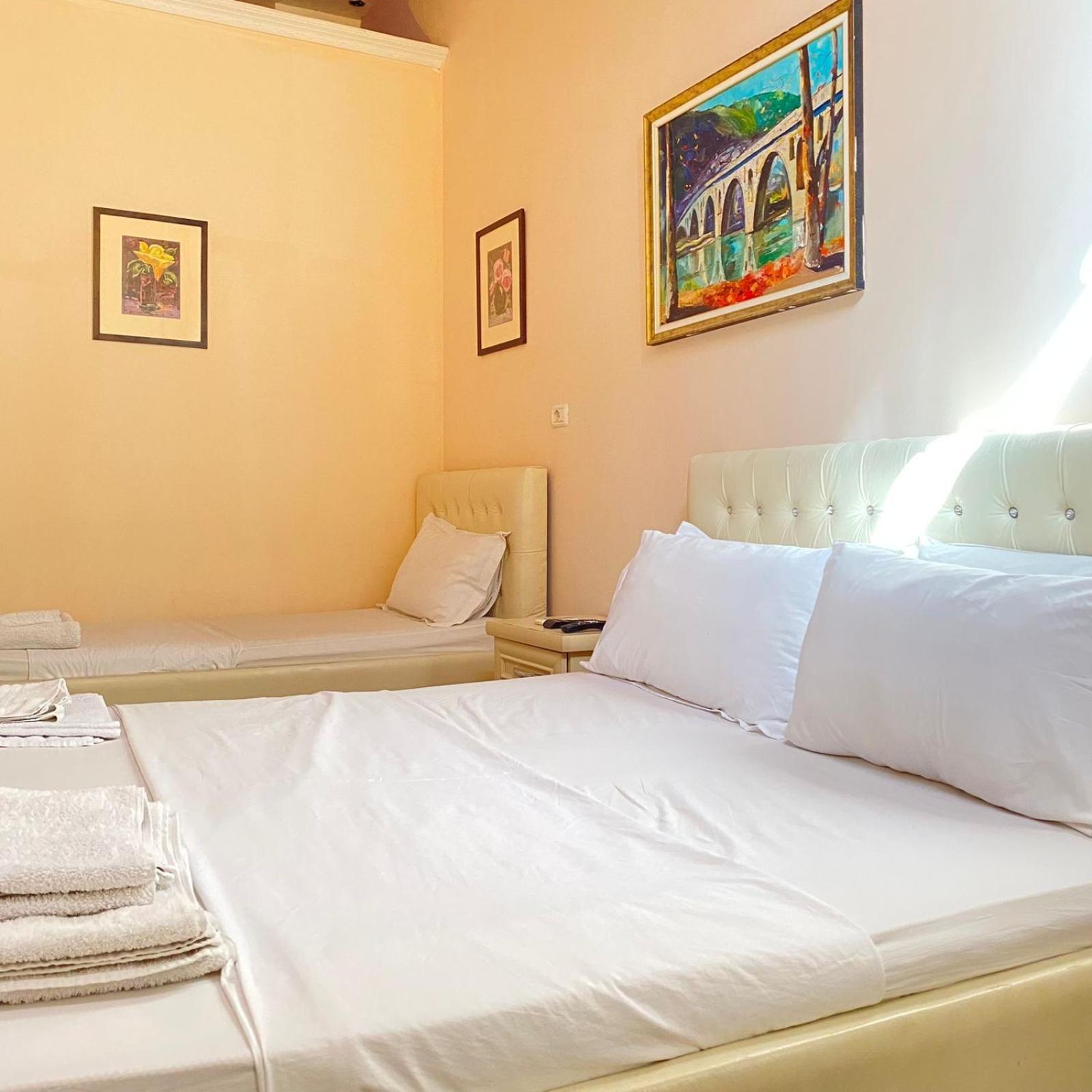 Hotel Pasarela Берат Екстериор снимка