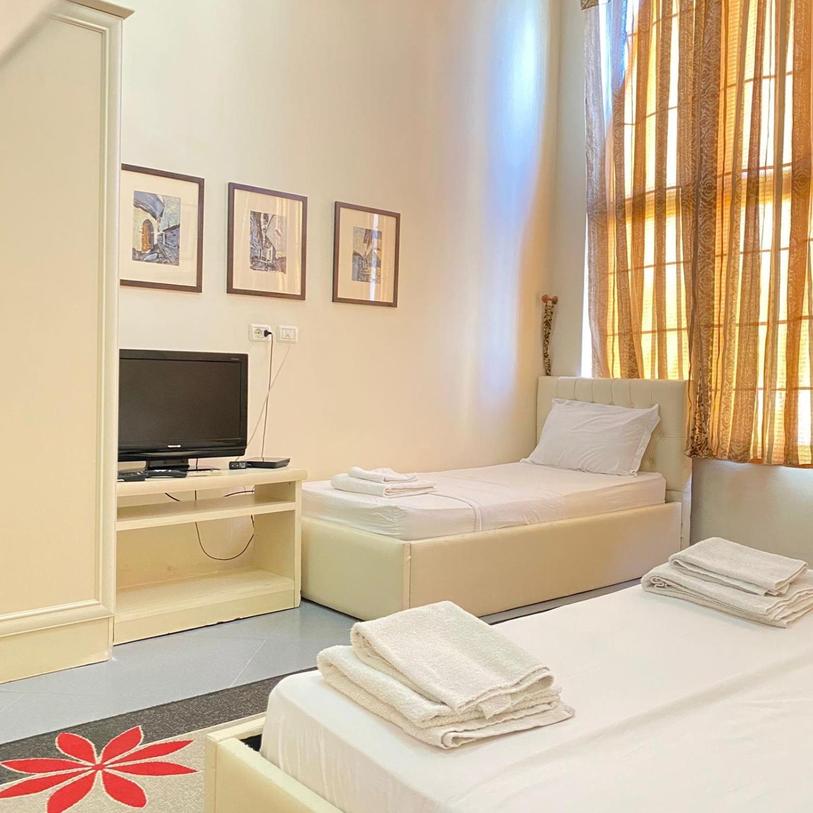 Hotel Pasarela Берат Екстериор снимка